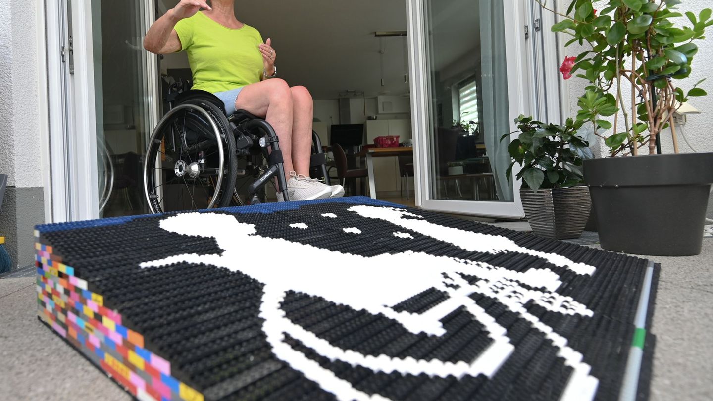 Hilfe für Rollstuhlfahrer: „Lego-Oma“ stellt Rampen für Rollis in Hongkong vor