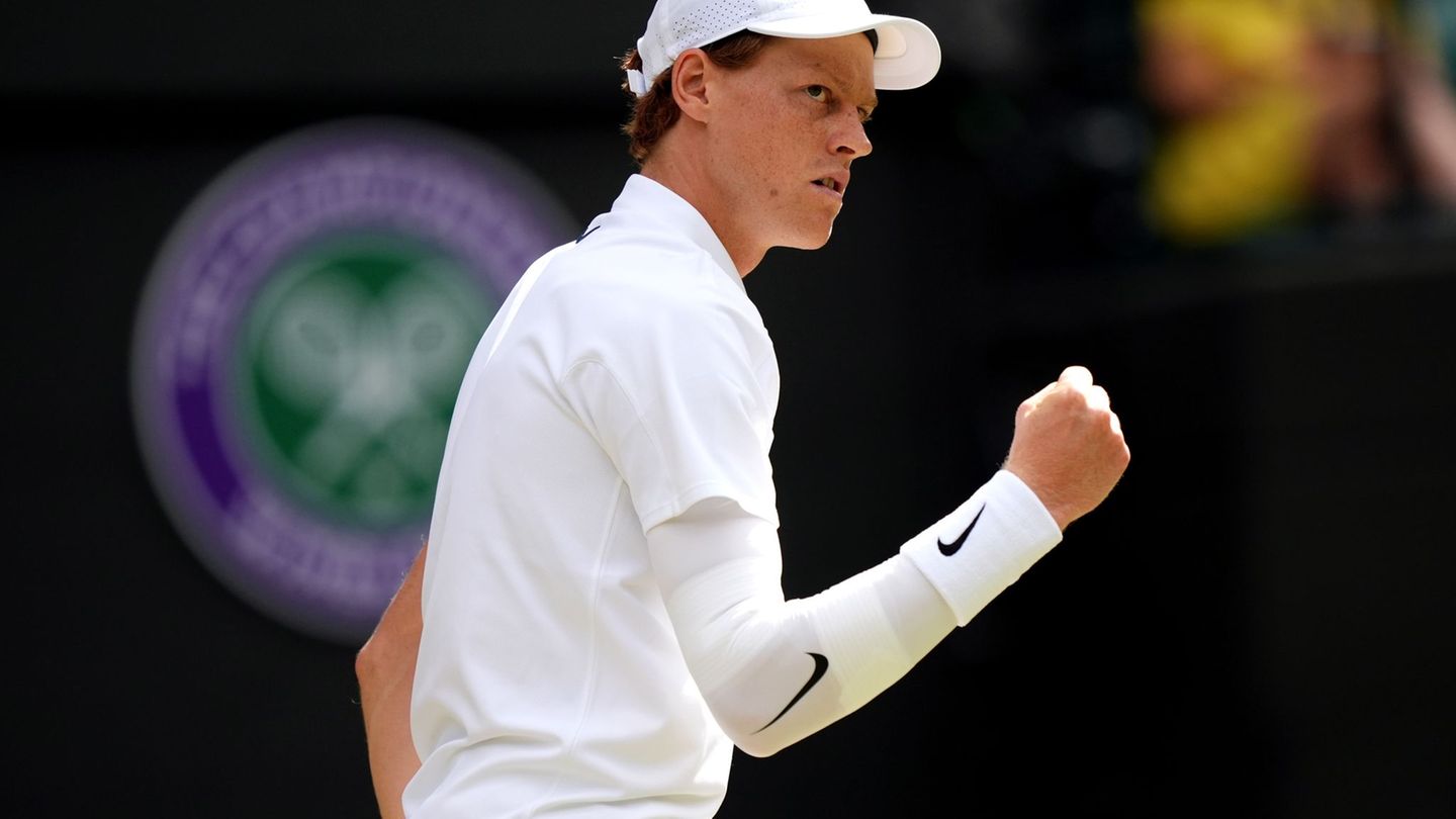 Tennis: Mit weißem Armling: Starker Sinner ins Wimbledon-Halbfinale