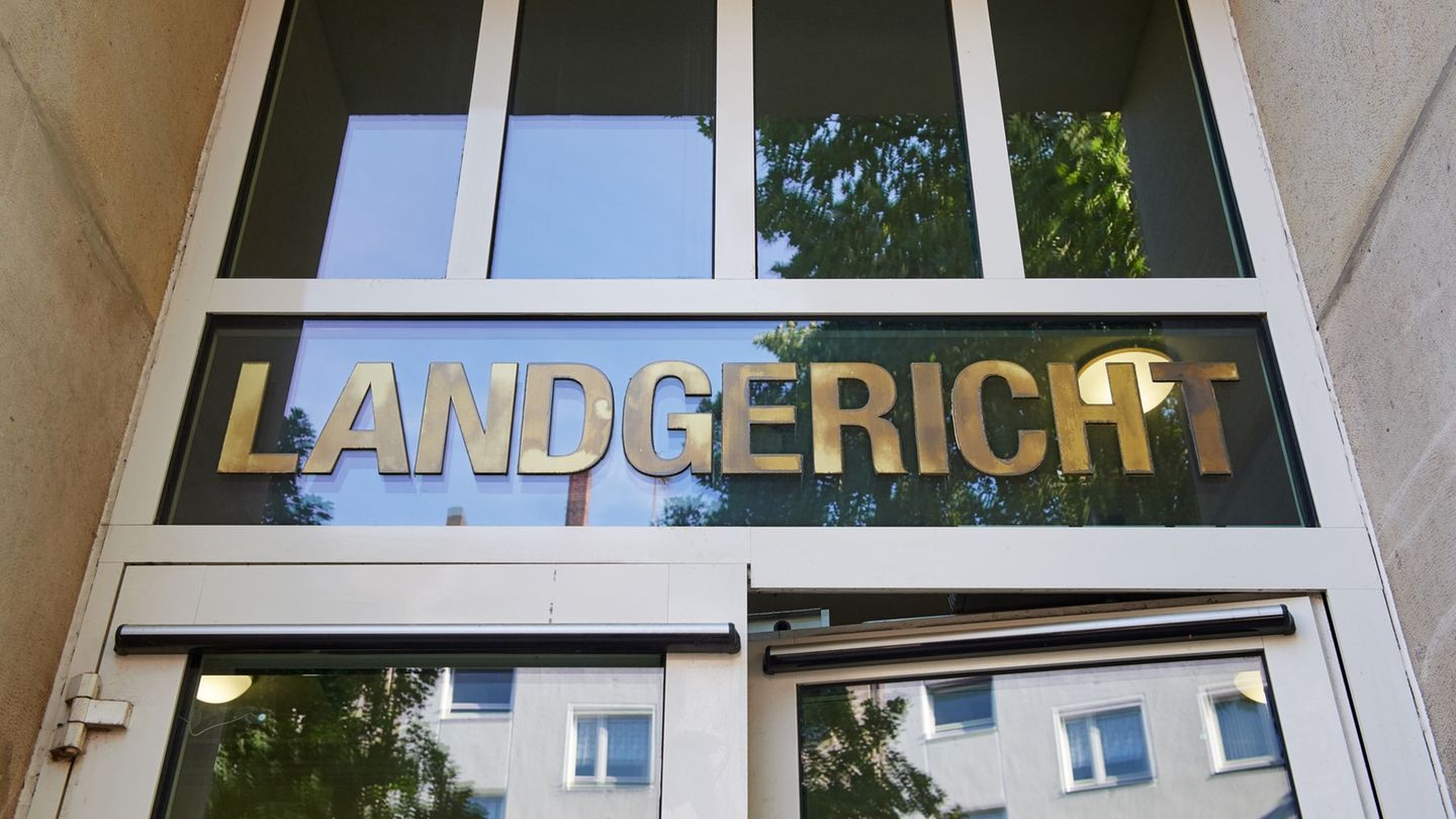 Mordprozess: Angeklagter gesteht: Partnerin mit 40 Stichen getötet