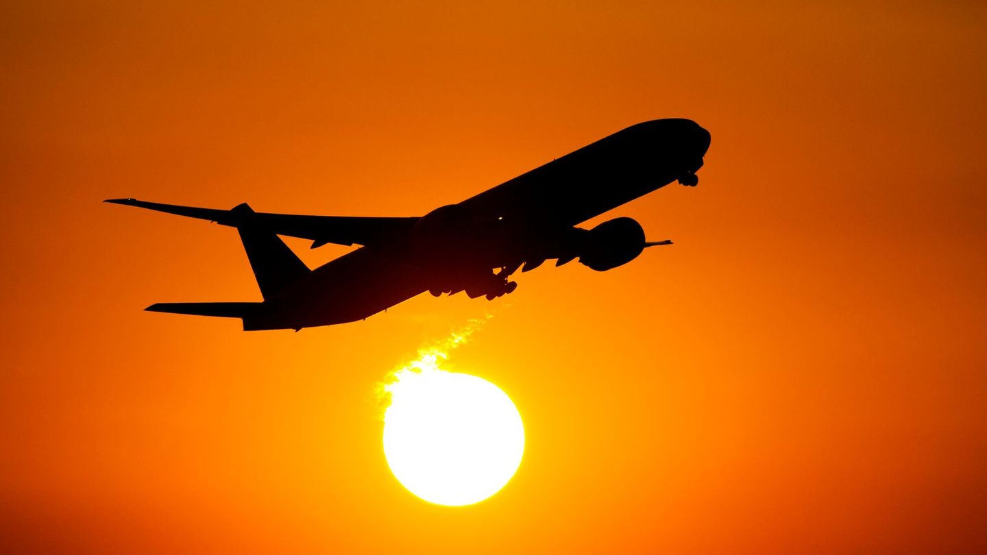 Kerosin: Drei Flugzeuge lassen Kerosin nahe dem Saarland ab