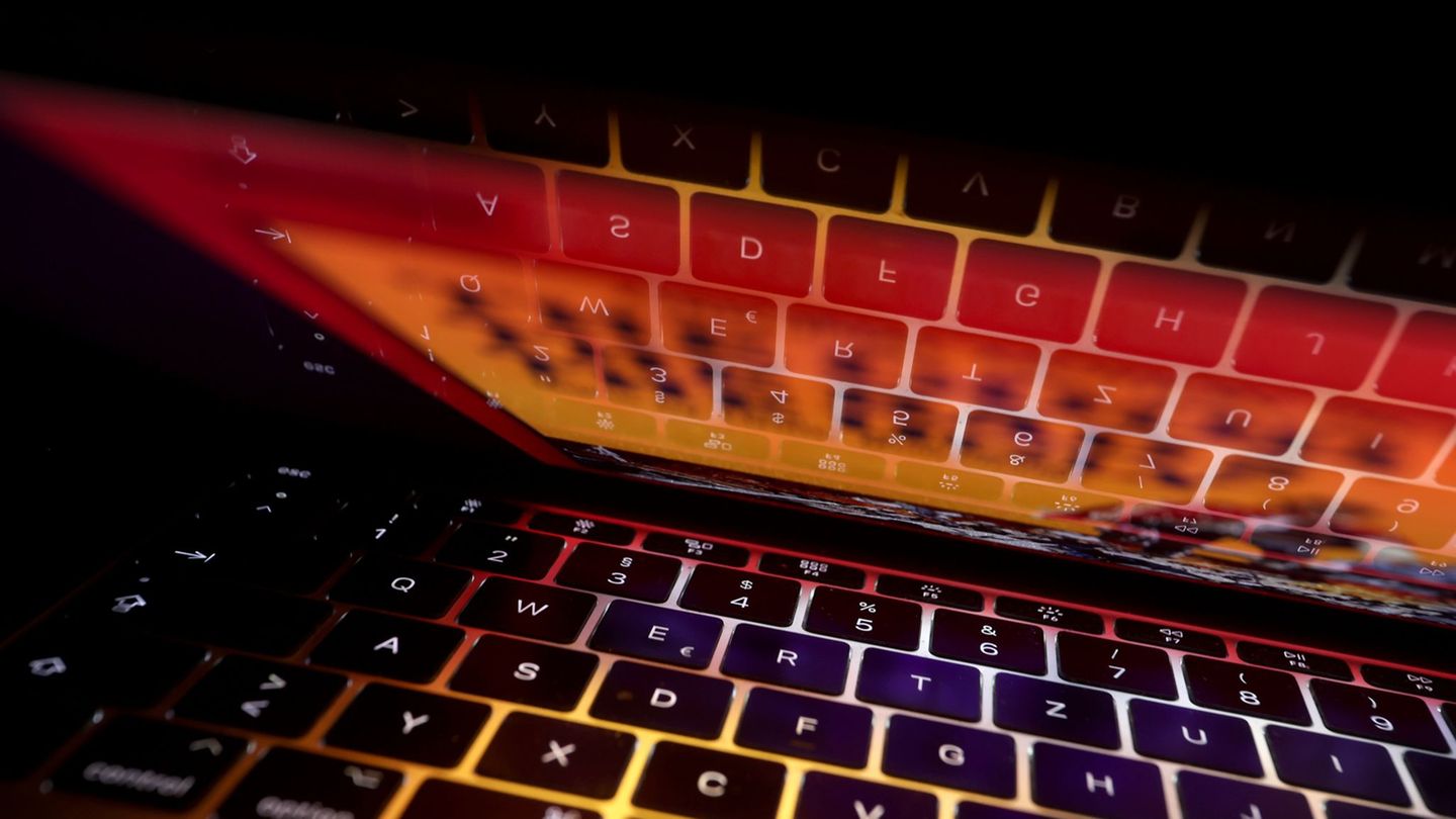 Hunderte Polizisten im Einsatz: Illegale Online-Sportwetten – Razzia gegen mutmaßliche Bande