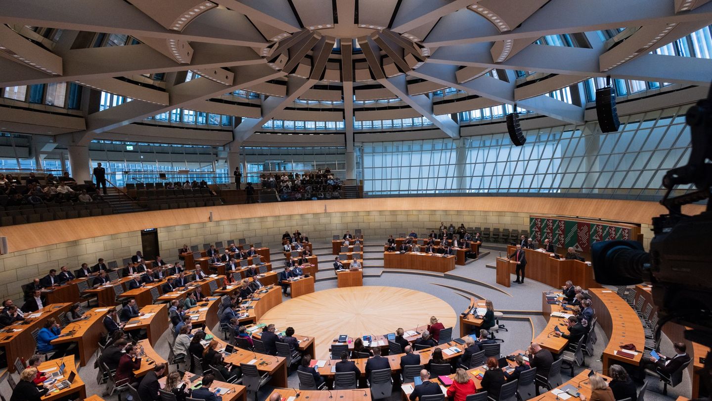 Wirtschaftswachstum: Landtag debattiert über Brüssel-Besuch von Unternehmenschefs