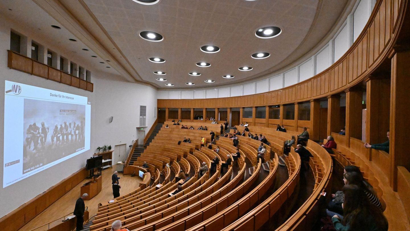 Hochschulen: Debatte über Studiengebühren für Nicht-EU-Ausländer