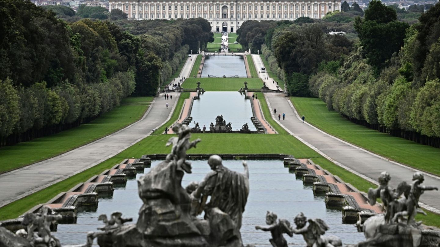 Landwirt zapft in Süditalien Aquädukt von Barockschloss an