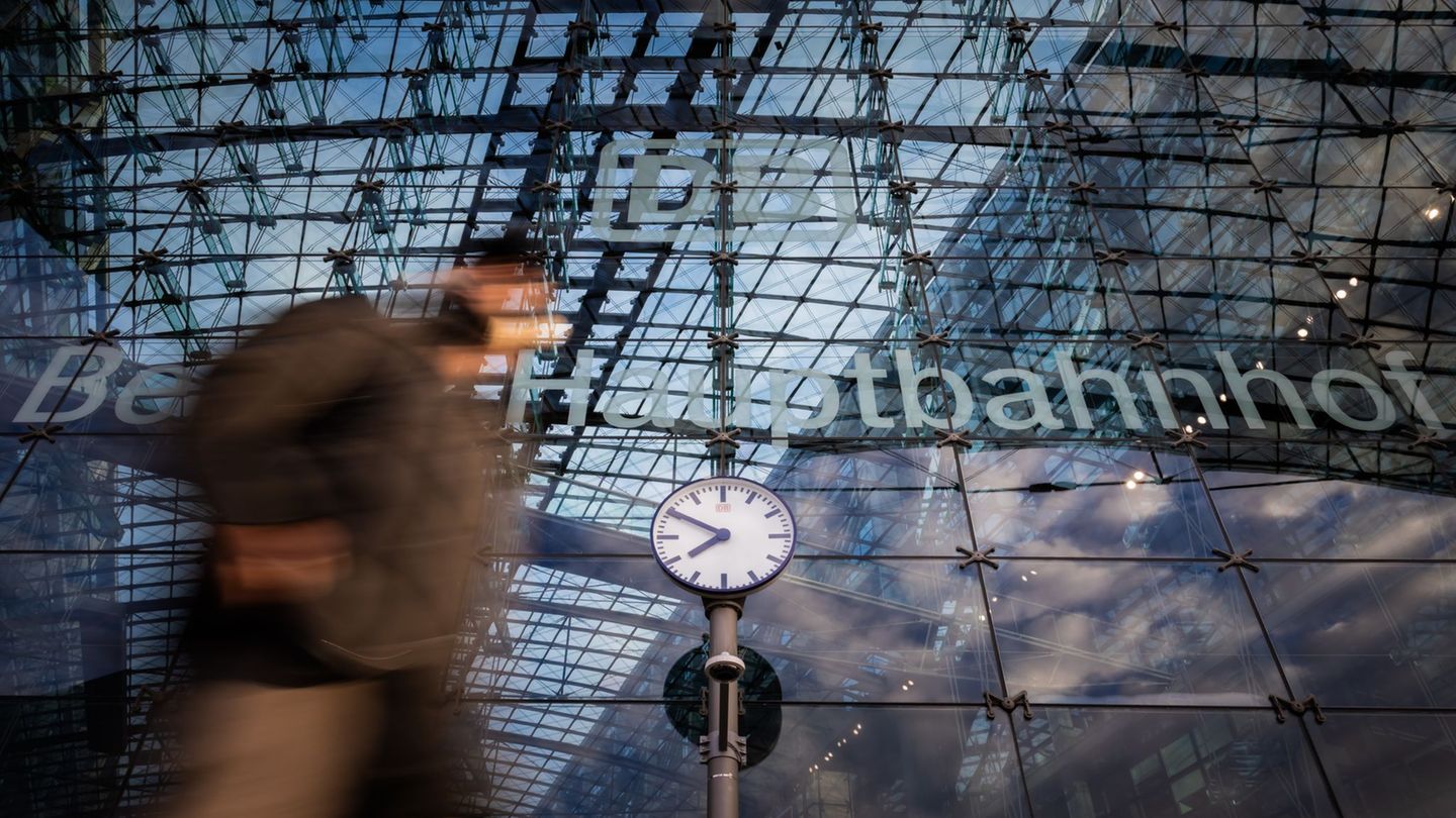 Kriminalität: Mann läuft mit Machete durch Berliner Hauptbahnhof