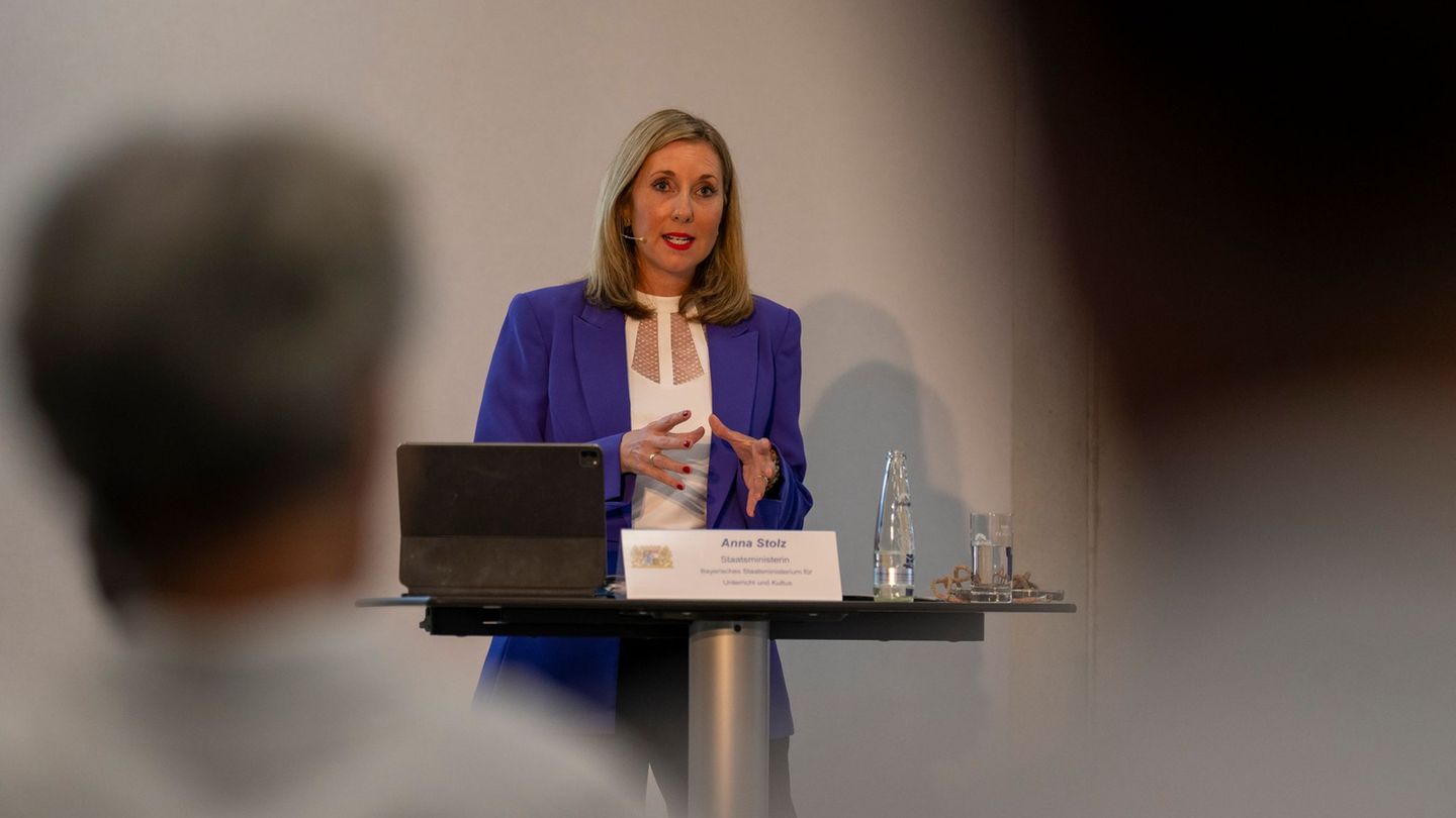 Kruzifix in Schule: Kultusministerin will Konsequenzen aus Kreuz-Urteil prüfen