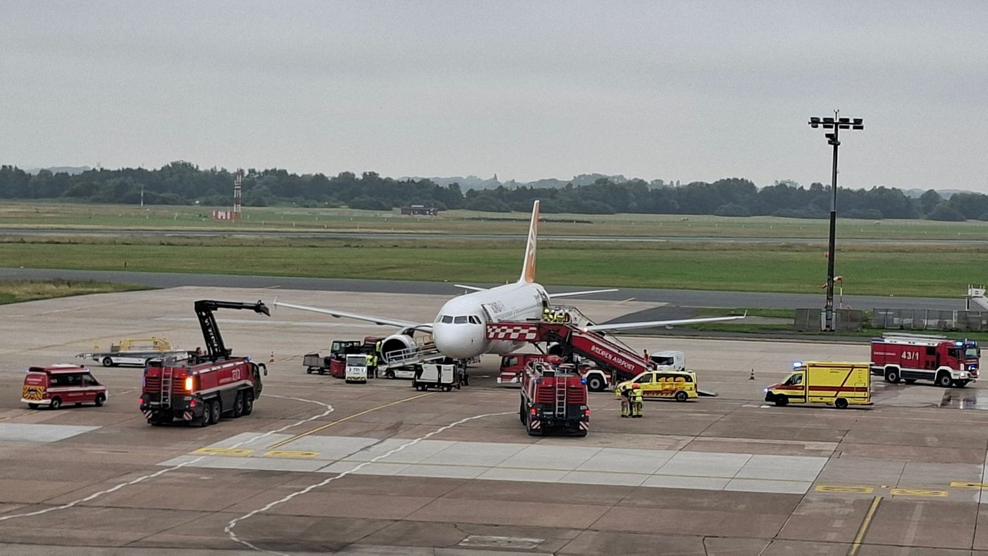 Flughafen Bremen: Crew bemerkt Dampf – Flugzeug kehrt nach Bremen zurück