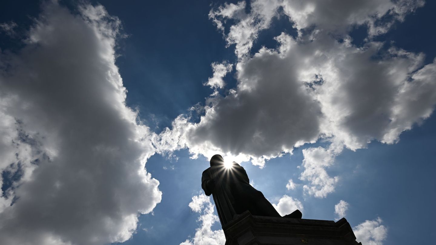 Wetter-Vorhersage: Wechselhafter Sonntag bringt Temperaturen bis 31 Grad