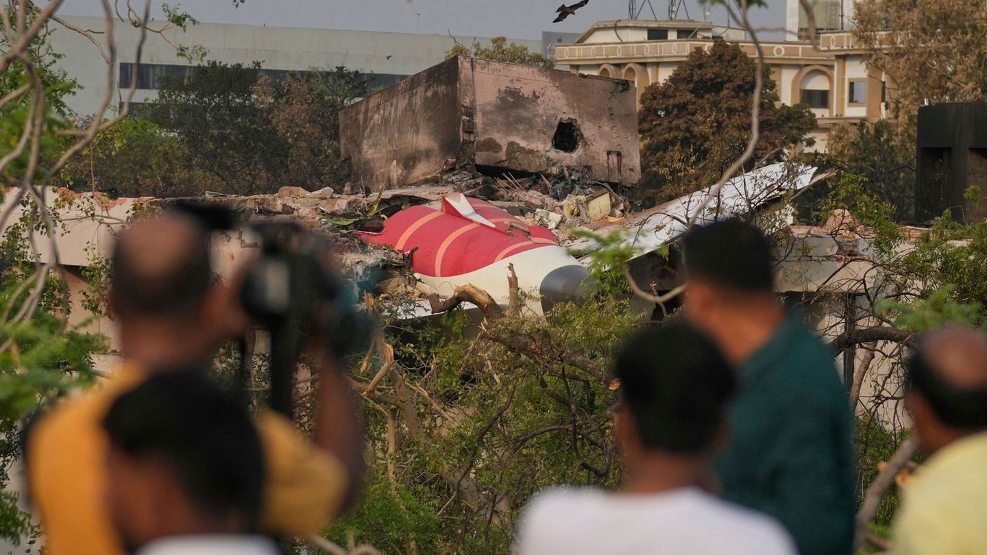 Katastrophen: Air-India-Flugzeugabsturz: Treibstoffzufuhr unterbrochen