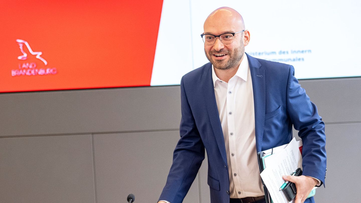 Landesregierung: Innenminister Wilke pendelt jeden Tag – im „rollenden Büro“