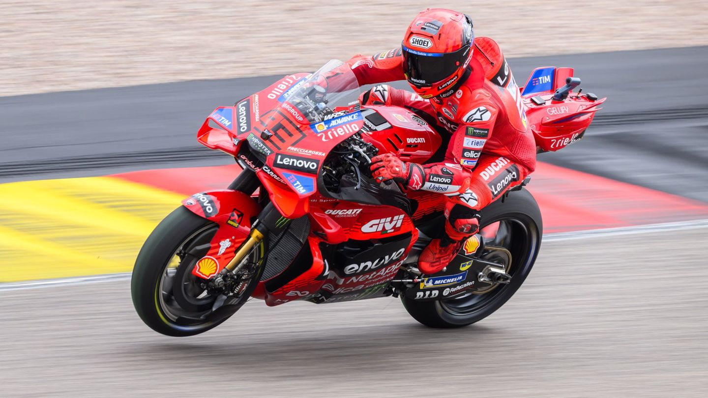 Motorrad-Weltmeisterschaft: Márquez kämpft sich zurück: Sieg im Sachsenring-Sprint