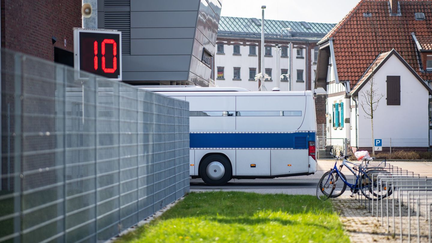 Pilotprojekt im Strafvollzug: NRW testet Elektro-Gefangenentransporter