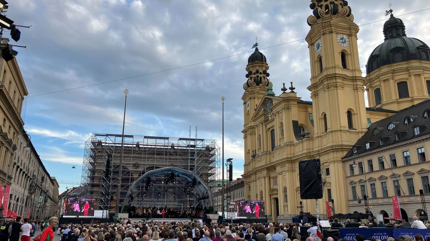 Open-Air-Event: 7.000 Menschen beim Jubiläum von „Klassik am Odeonsplatz“
