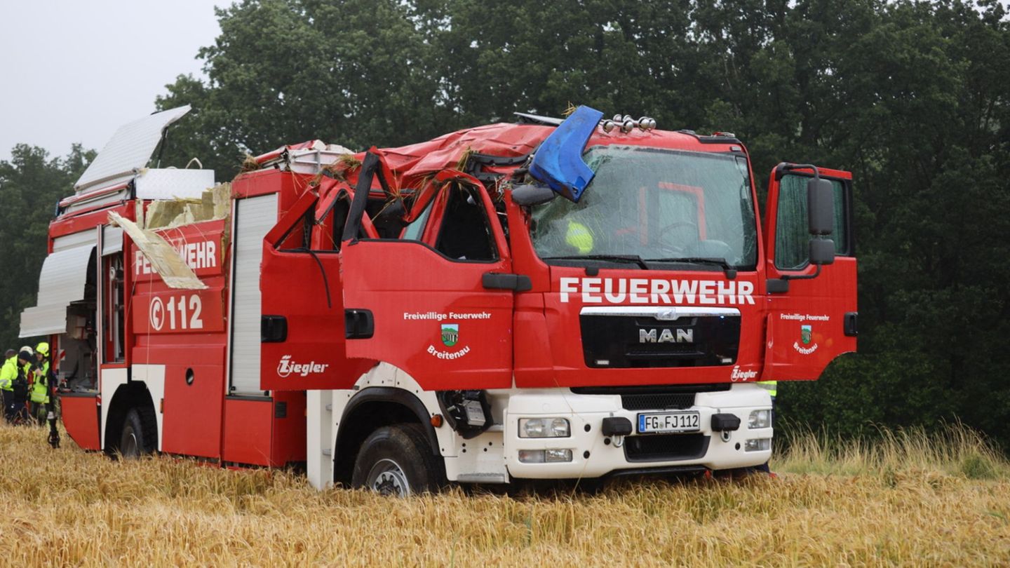 Feuerwehrauto verunglückt: Feuerwehrauto bei Oederan verunglückt – mehrere Verletzte