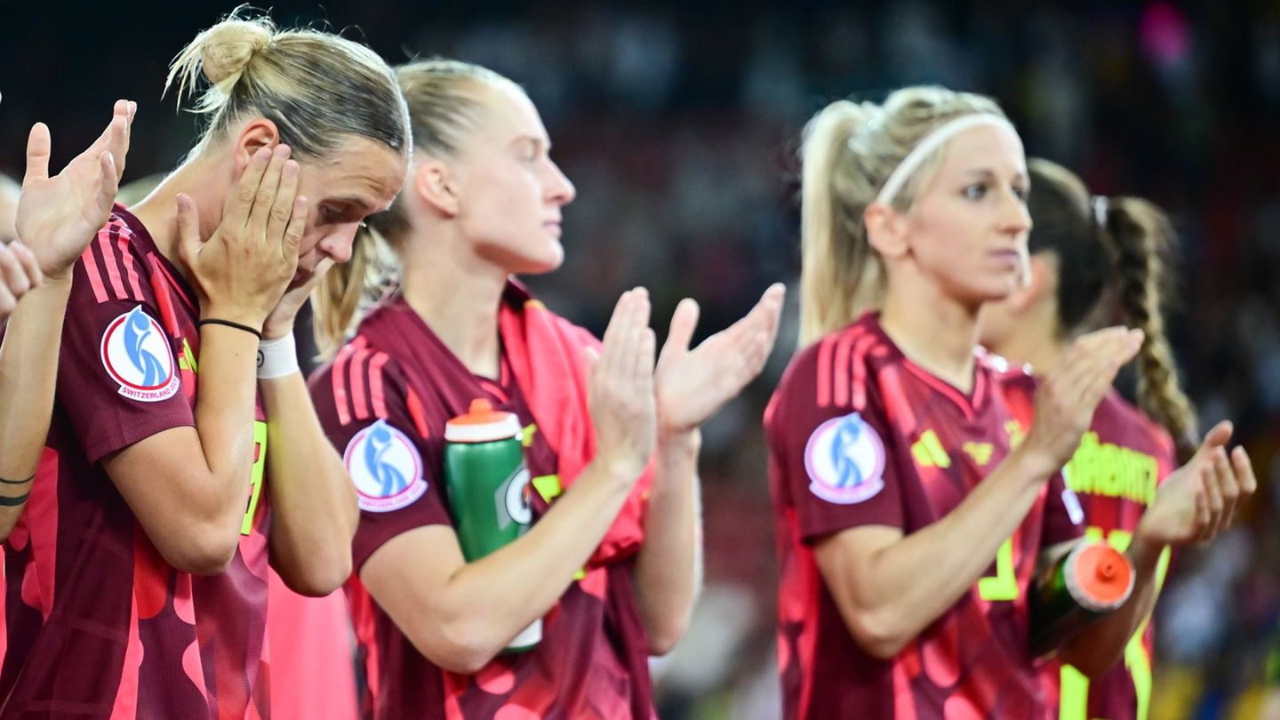 Fußball-EM: Erste Krisensitzung: Frust bei DFB-Team sitzt tief