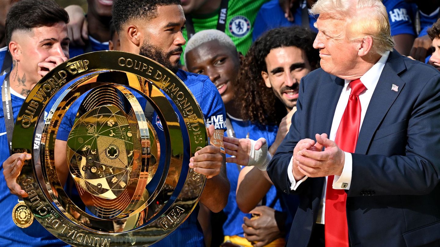 Fußball: Trump sorgt auf Club-WM-Siegerpodest für Irritationen
