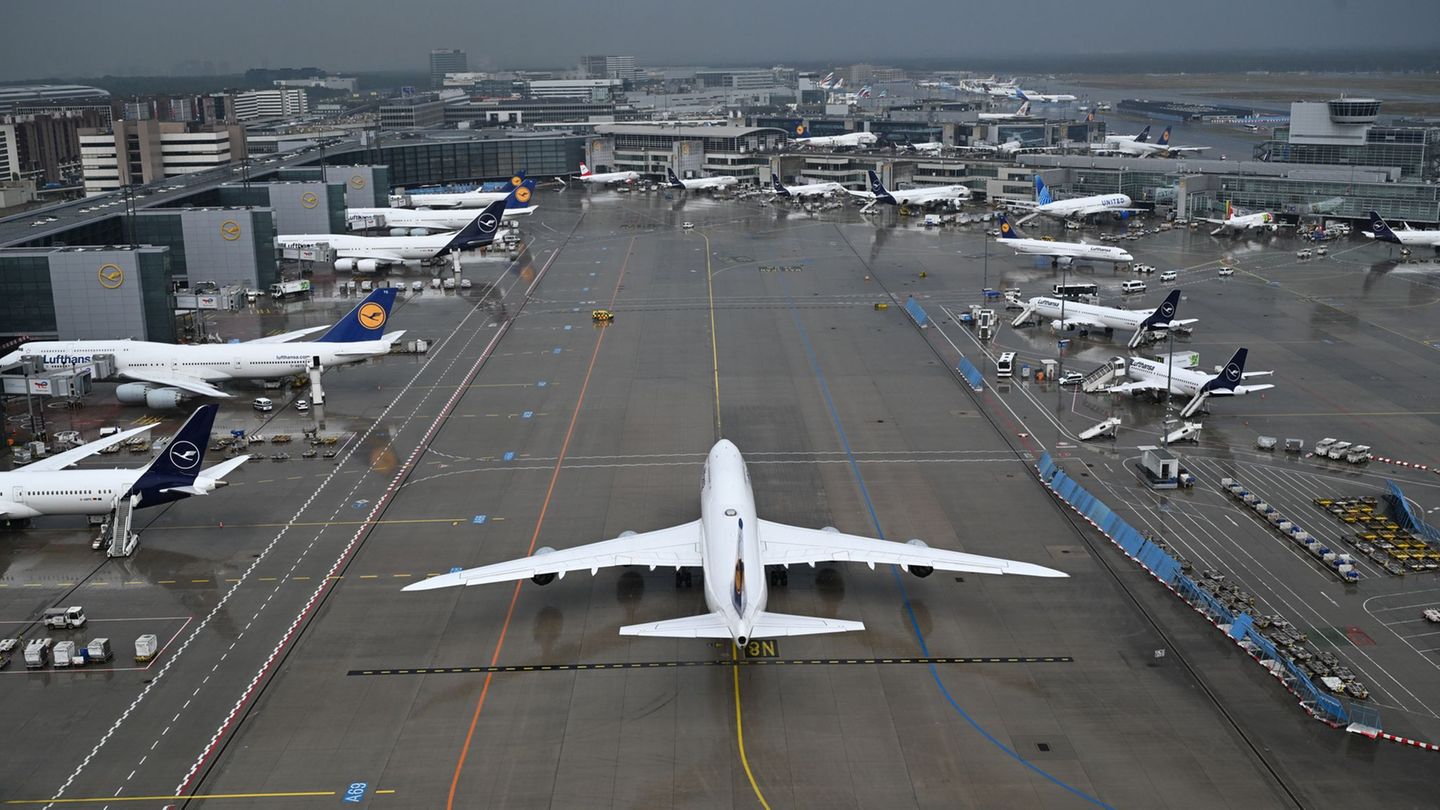 Mehr Personal und Technik: Flugsicherung verspricht stabile Reisesaison am Himmel