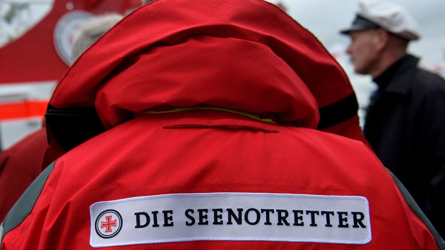 Notfall in Lübecker Bucht: Drei Segler vor Travemünde aus Seenot gerettet