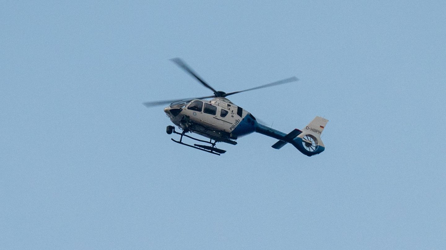 Fahndung mit Hubschrauber: Geldautomat gesprengt – Täter flüchtig
