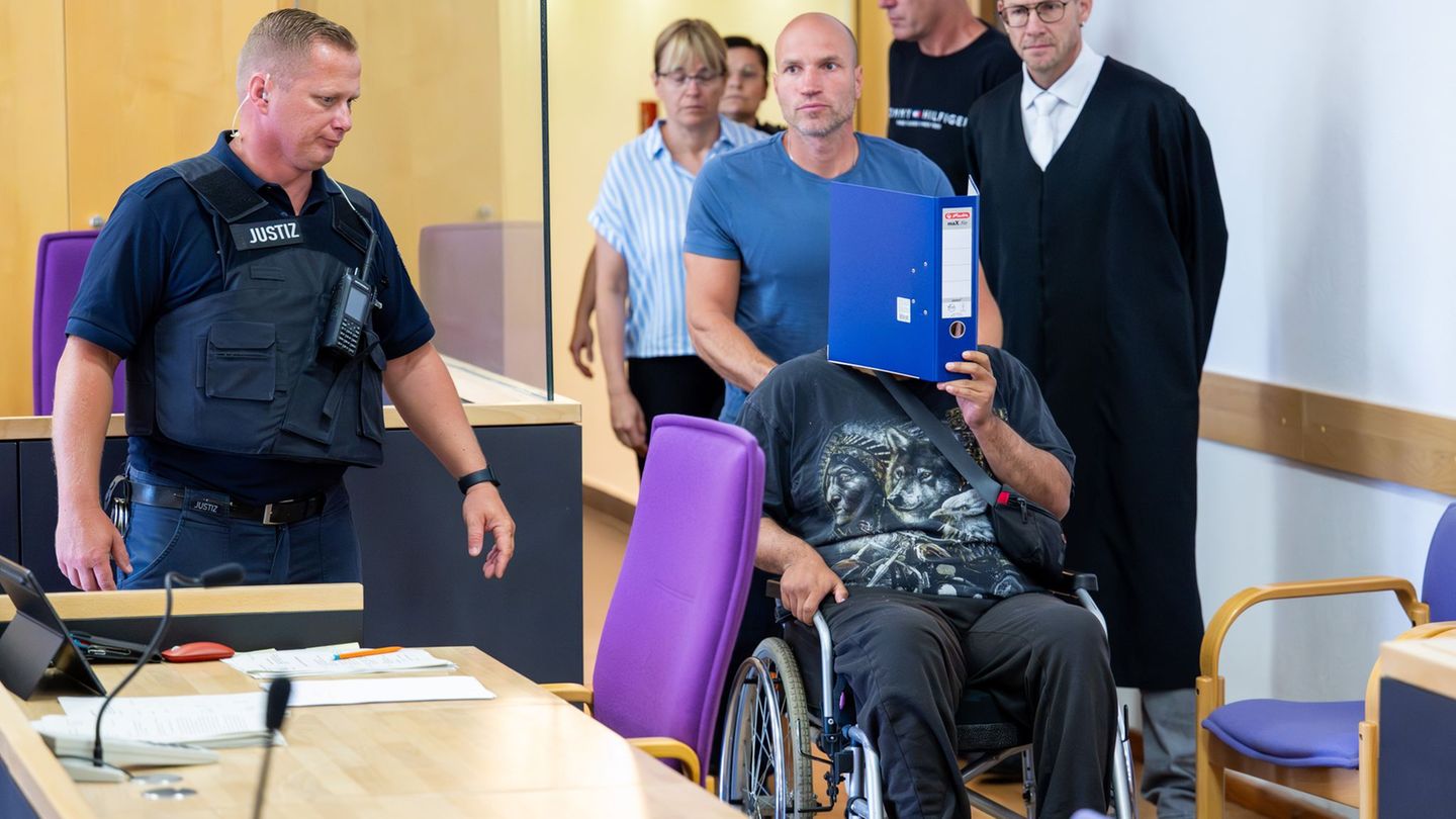 Prozessauftakt: Angeklagter gesteht tödlichen Messerangriff in Casekow