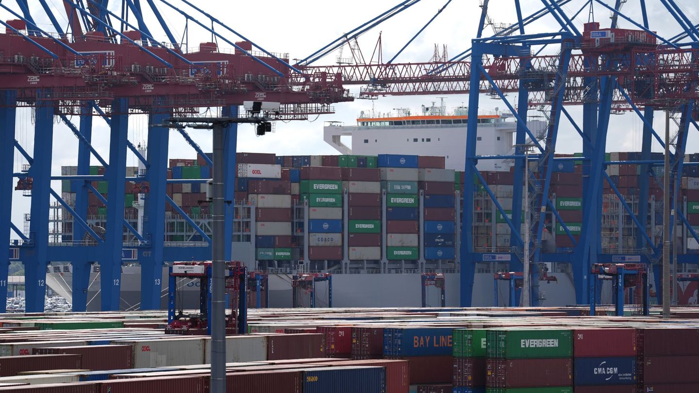 Außenhandel unter Druck: Bundesbank: Deutsche Exporteure fallen am Weltmarkt zurück