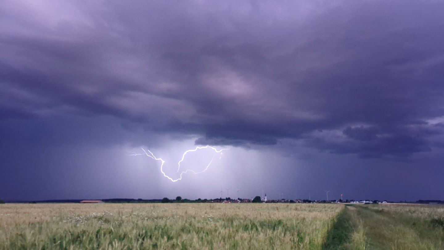 Wetter: Wetterdienst warnt vor Unwettern in Franken