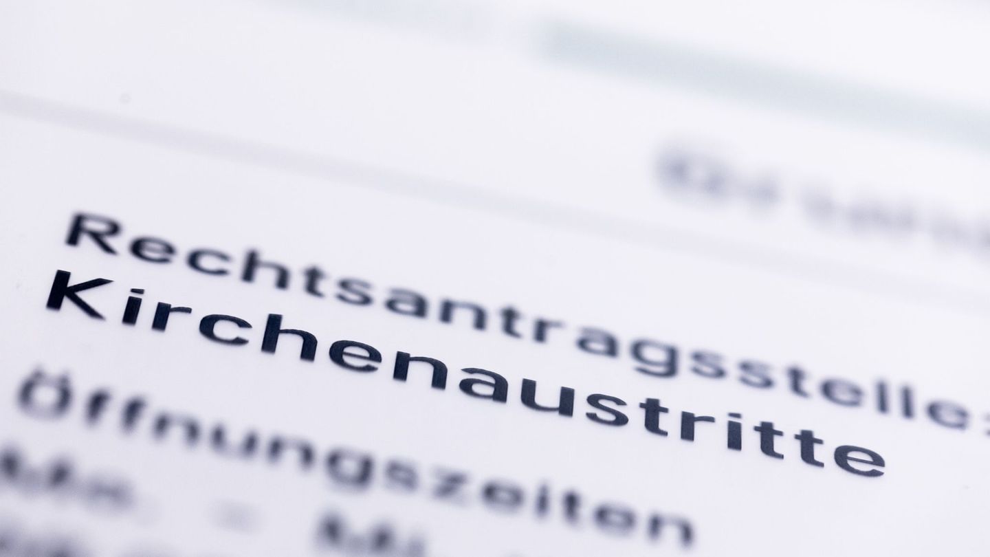 Religion und Steuern: Austritte aus der Kirche sind teurer geworden