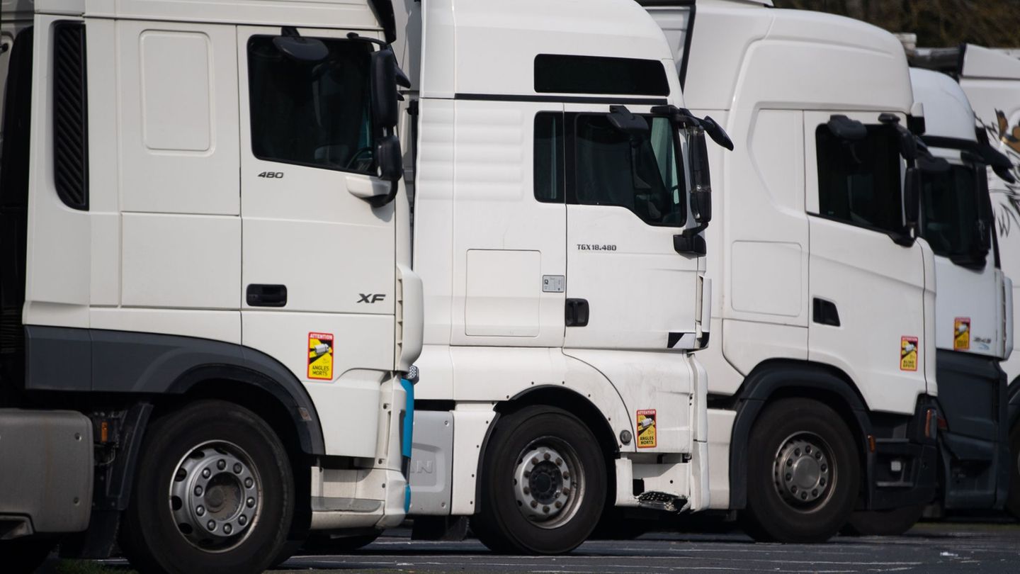 Messstellen an Autobahnen: Bundesweites Pilotprojekt zur Lkw-Gewichtskontrolle auf A4