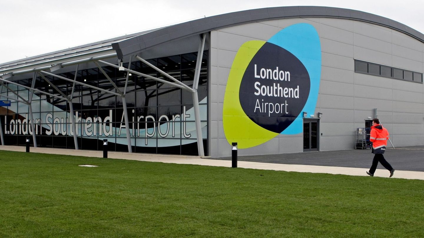 Flugzeugabsturz: Nach Absturz: Londoner Flughafen Southend bleibt geschlossen