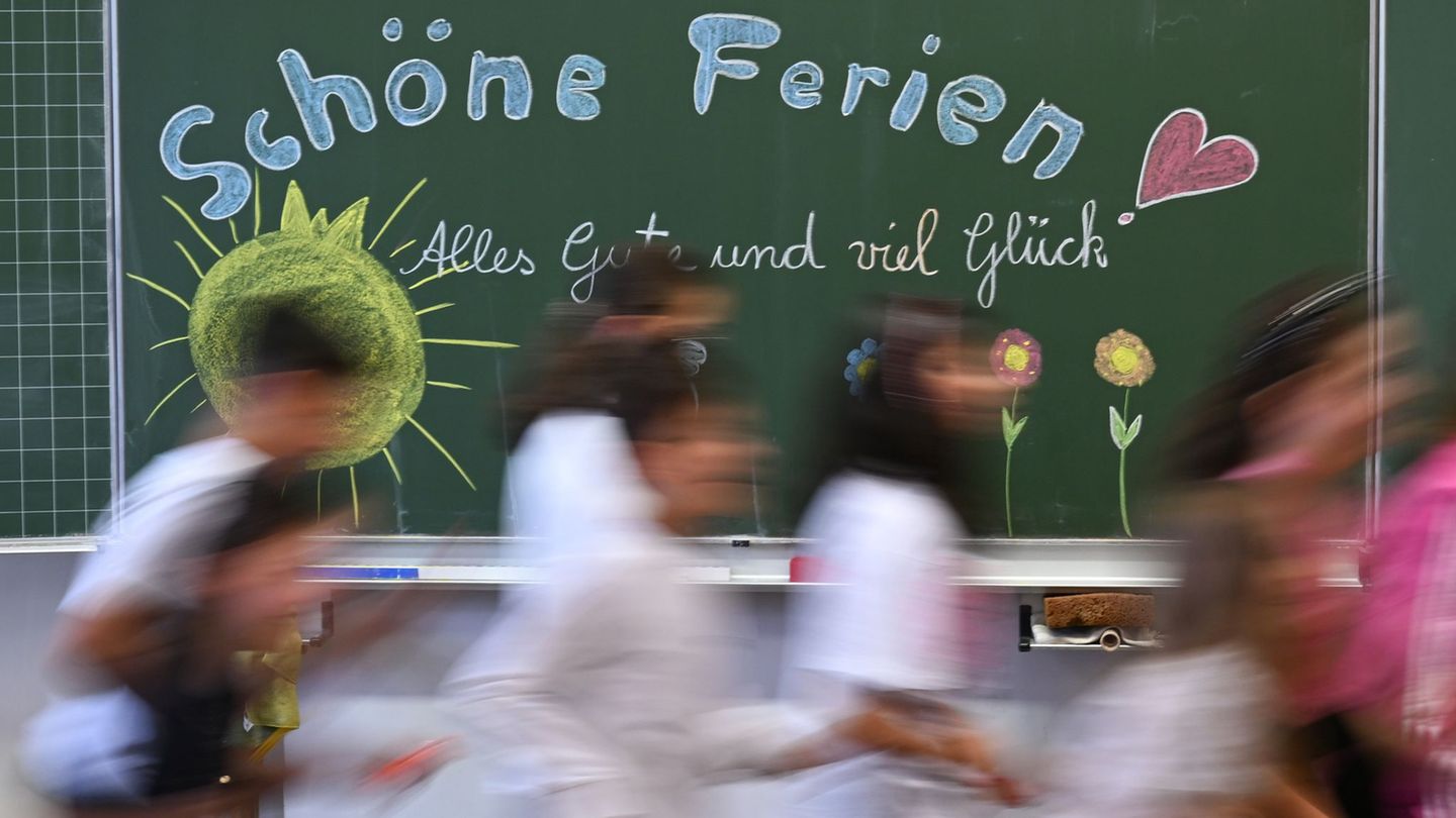 Schulen: Später Sommerferien-Start: Kretschmann will nichts ändern