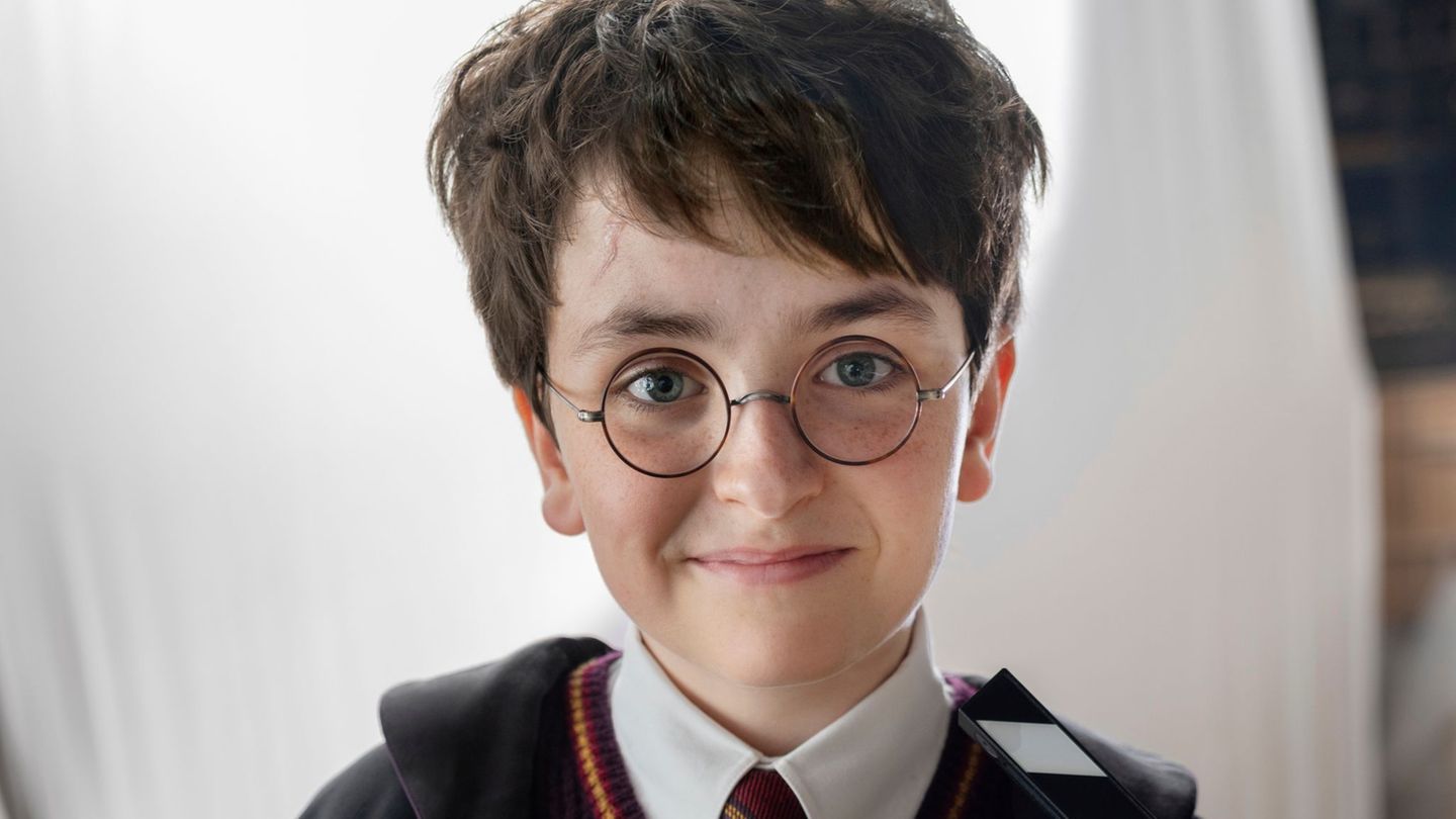 Start der TV-Produktion: So sieht Harry Potter aus: Bild zur TV-Serie veröffentlicht