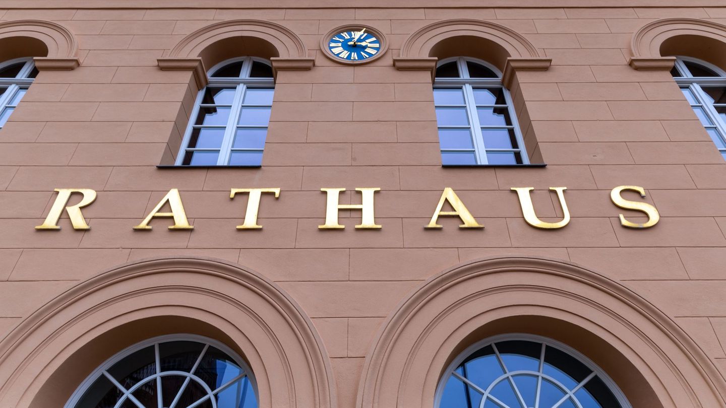 Sparzwang: Haushaltssperre für Landeshauptstadt