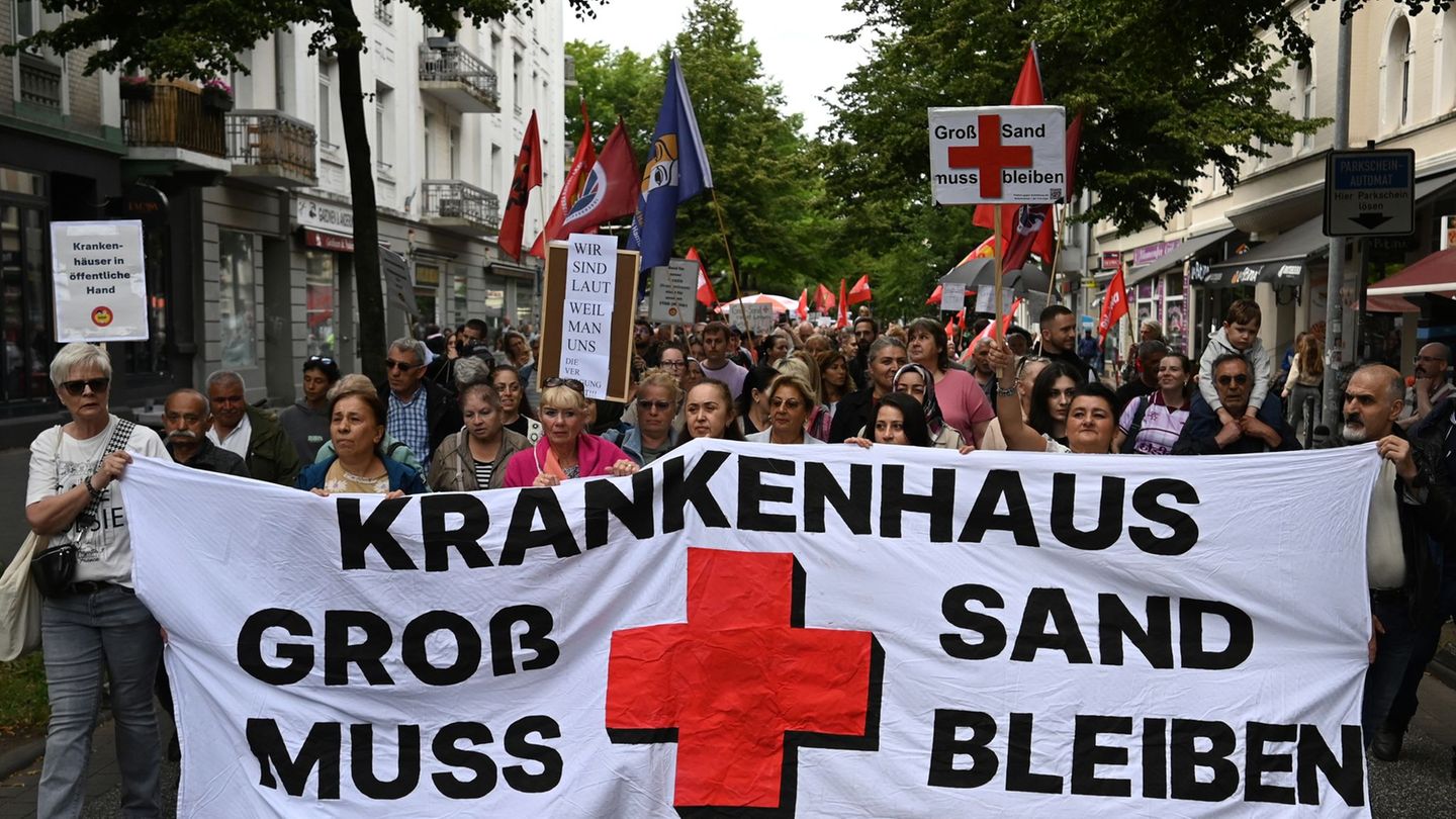 Gesundheit: Hunderte demonstrieren für Erhalt von Klinik in Wilhelmsburg