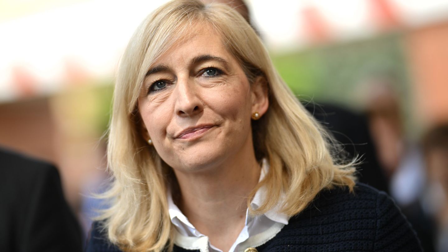 Gesetzliche Krankenkassen: Ministerin Warken dämpft Hoffnung auf stabile Kassenbeiträge