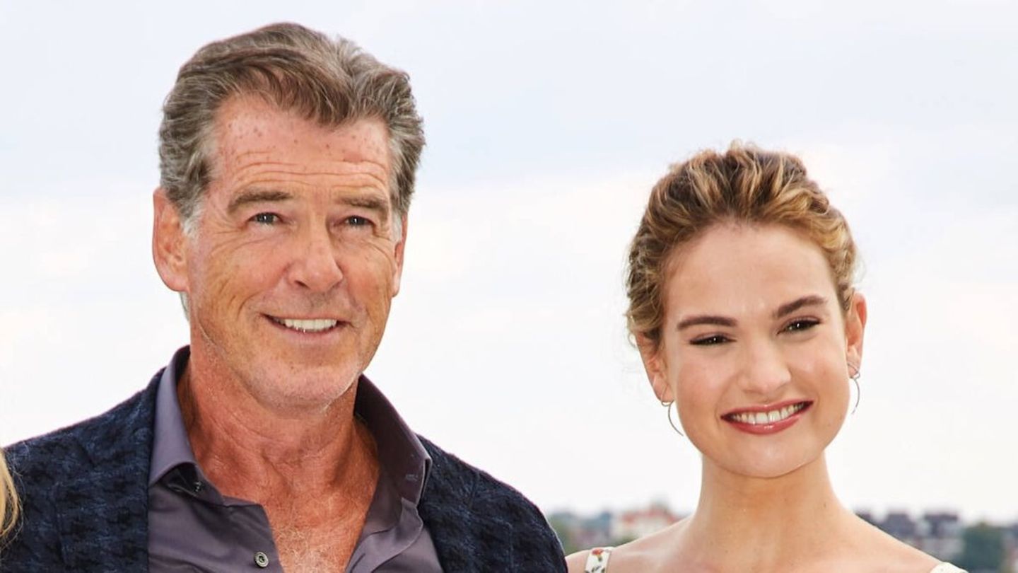 Lily James über Pierce Brosnan: „Er ist einer der wahren Gentlemen“