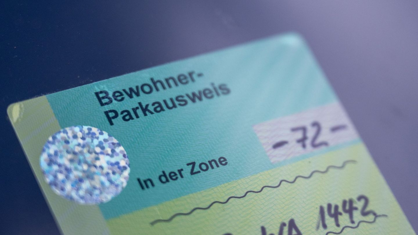 Autoverkehr in Berlin: Verkehrssenatorin: Konzept für Parkgebühren kommt noch 2025