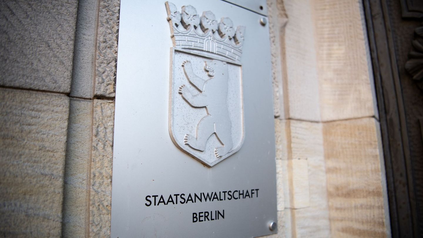 Festnahme im Mai: Millionen-Betrug mit Büchern – Anklage gegen vier Männer
