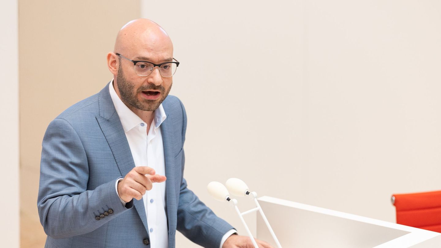 Verfassungsschutz: Debatte über Einstufung als extrem: Minister greift AfD an