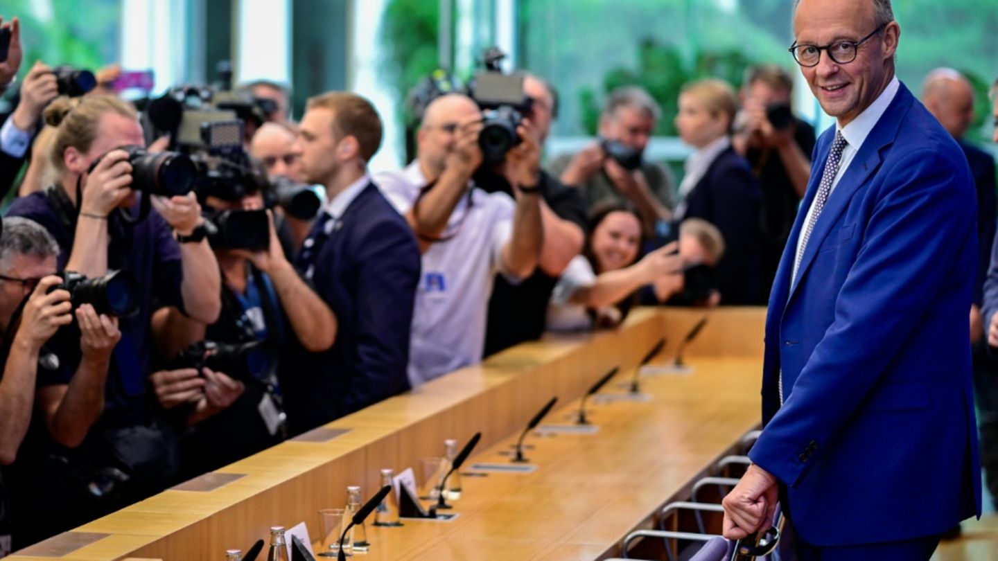 Merz verteidigt verschärfte Migrationspolitik und betont Kontrollen „auf Zeit“