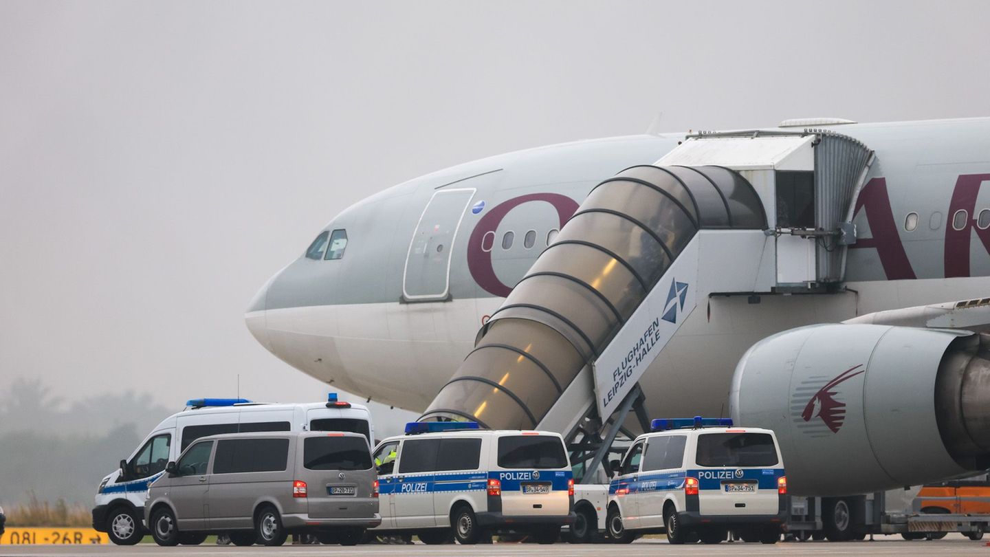 Rückführungen: Erster Abschiebeflug nach Afghanistan unter Schwarz-Rot