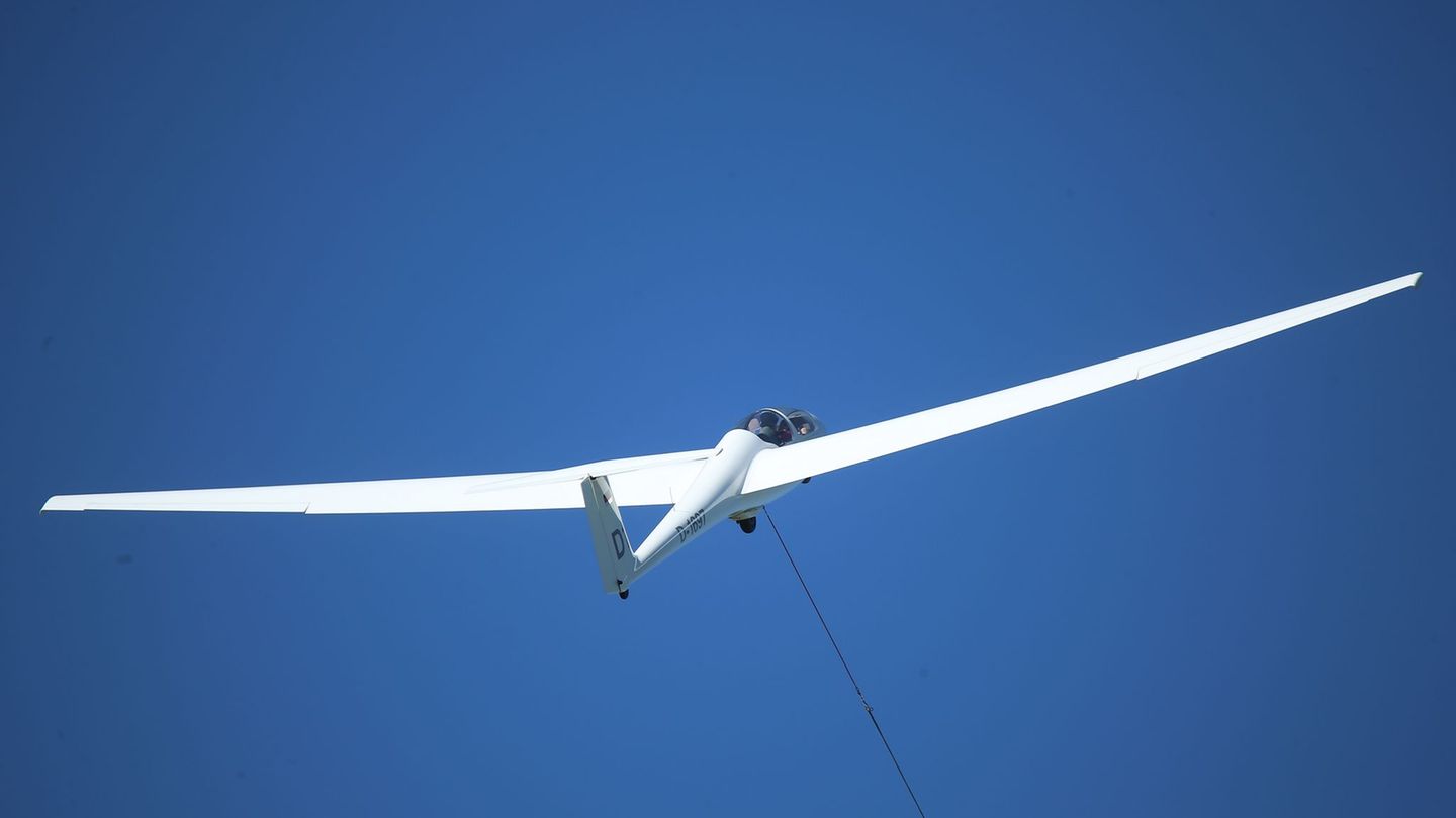 Denkingen: Segelflugzeug stürzt bei Start ab – Pilot stirbt