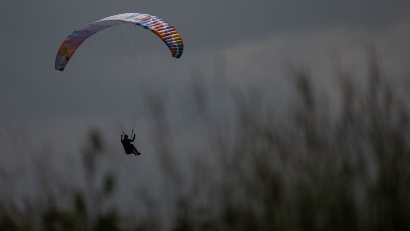 Unfälle: Gleitschirmflieger stürzt bei Landung ab – schwer verletzt