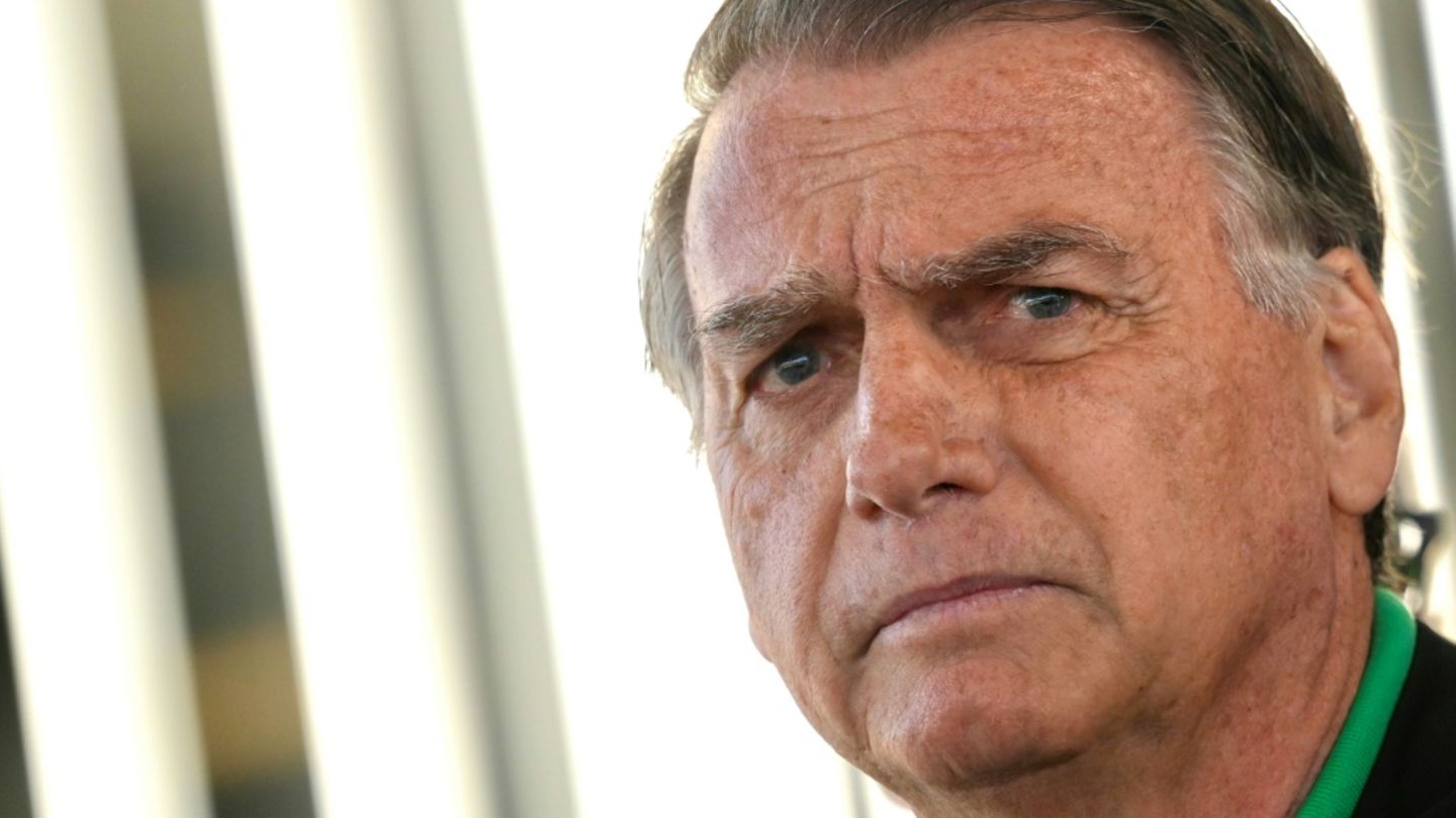 Richter ordnet Fußfessel und Hausarrest für Brasiliens Ex-Präsidenten Bolsonaro an