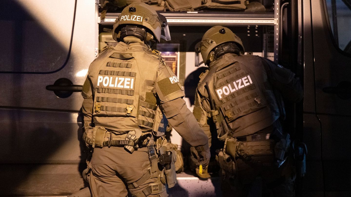 Polizeieinsatz: Mit Luftdruckwaffe Nachbarn verletzt – Festnahme durch SEK