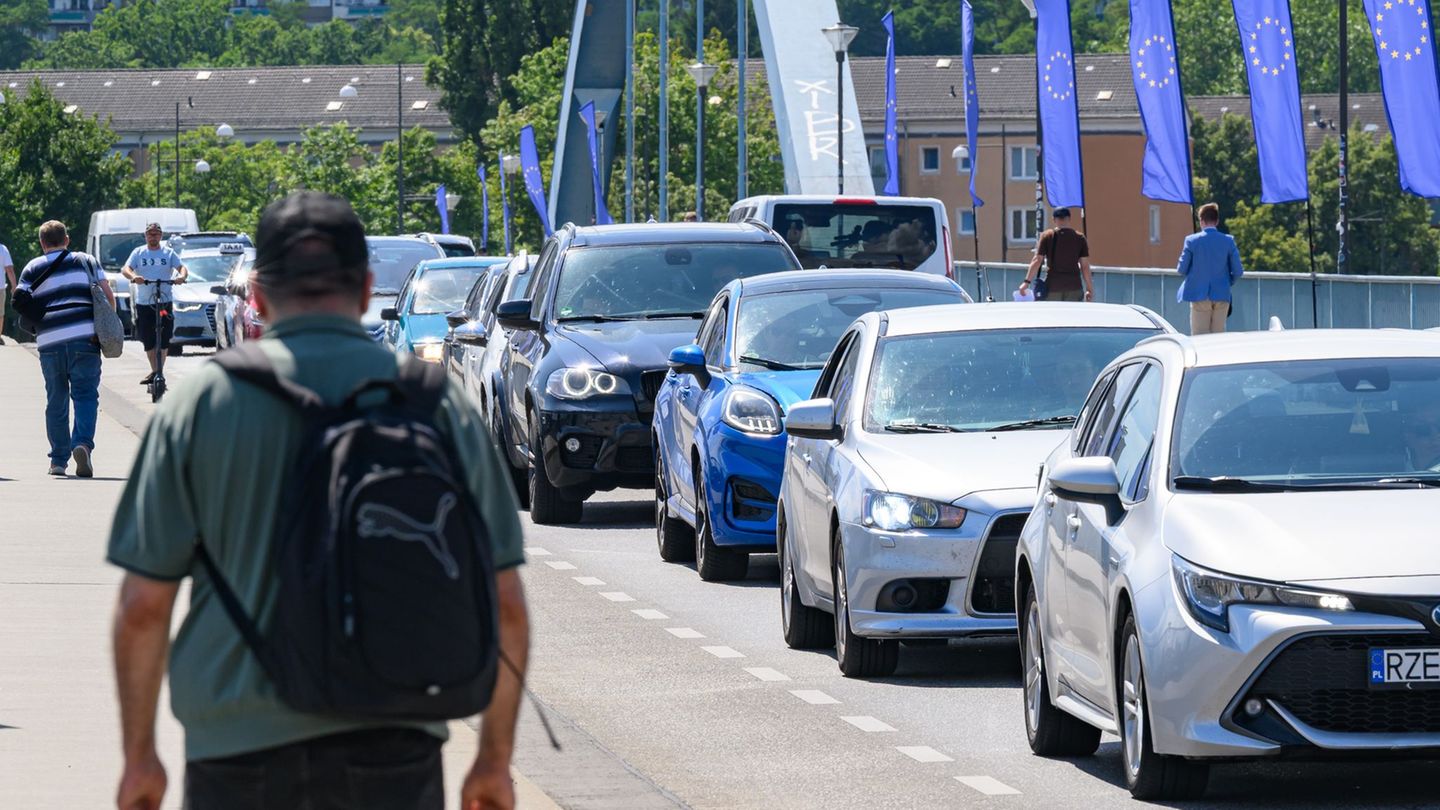 Verkehr: EU-Kommission: Kein Beschluss zu CO2-Regeln für Firmenwagen