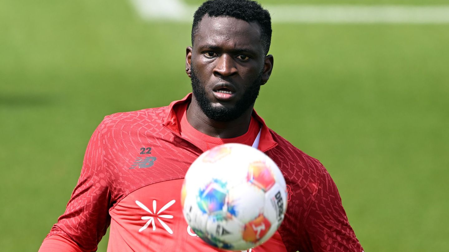 Stürmer bei Leverkusen: Nach geplatztem Saudi-Arabien-Wechsel: Boniface will bleiben
