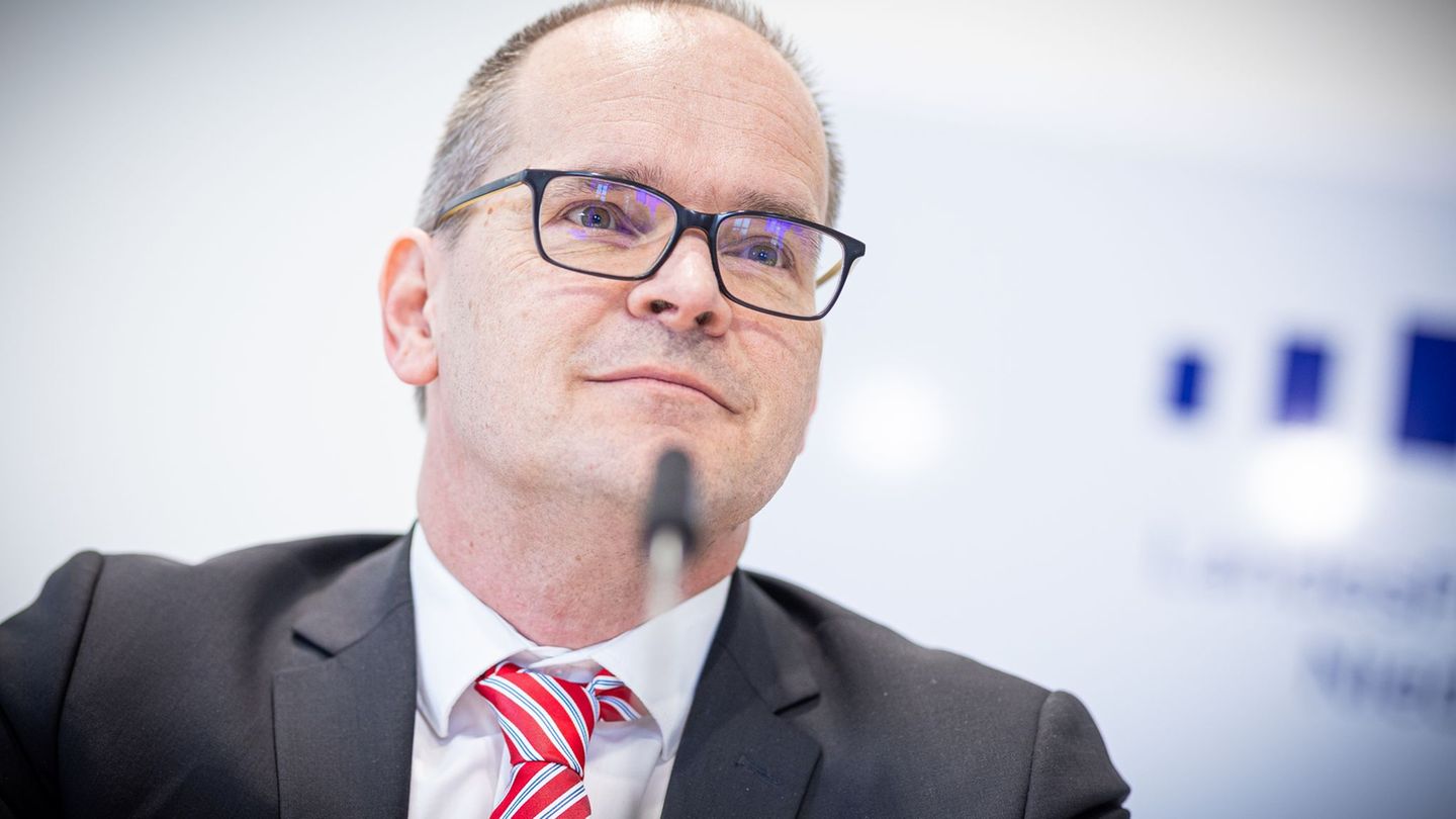 Schwächelnde Stahlbranche: „Absolut beunruhigend“ – Wirtschaftsminister für Stahlgipfel