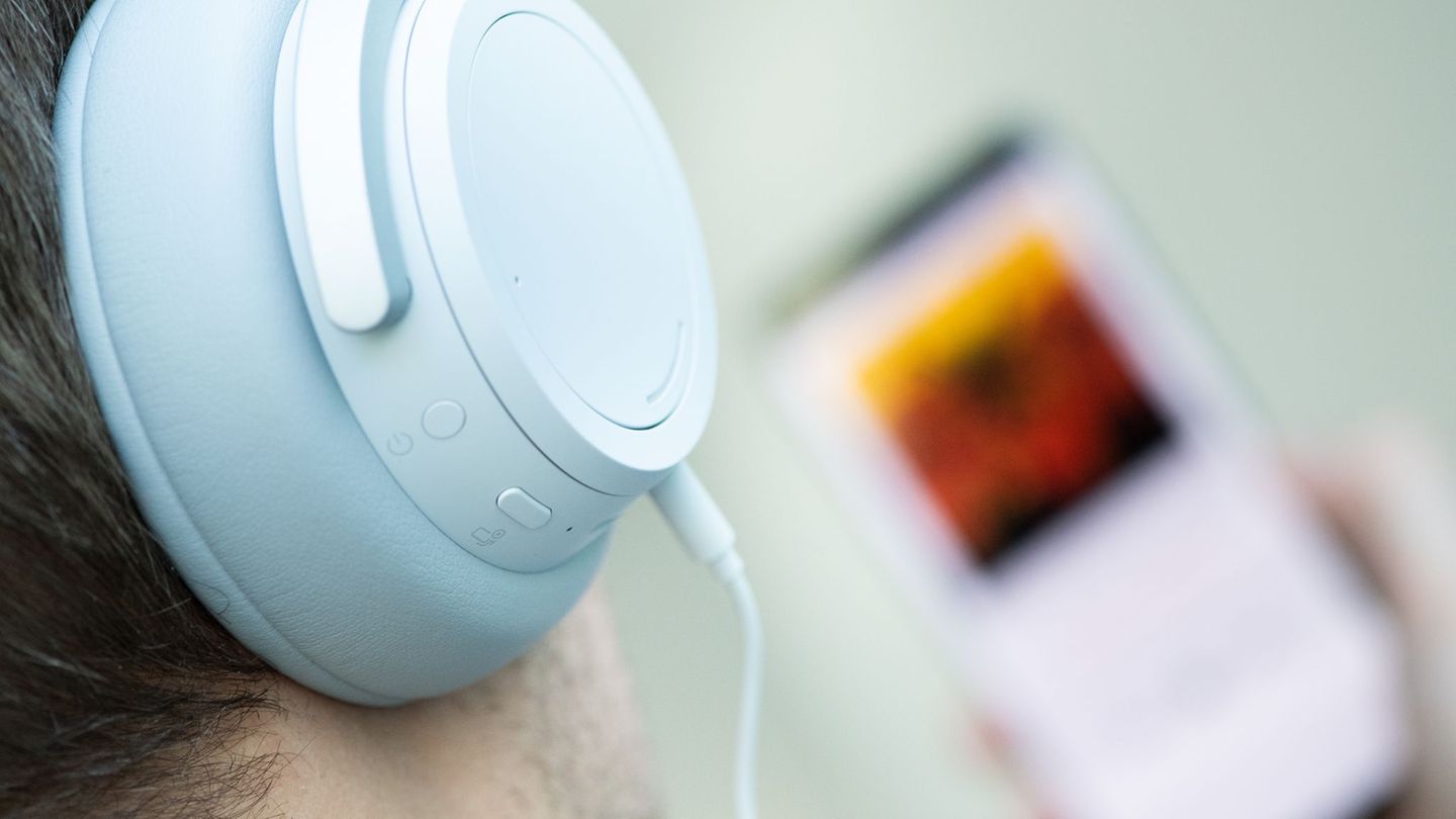 Musik: Mensch oder Maschine? Verwirrung um KI-Band auf Spotify