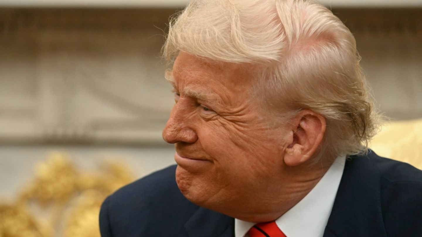 „Ablenkung von Epstein-Akten“? – Trump teilt Fakevideo mit Festnahme Obamas