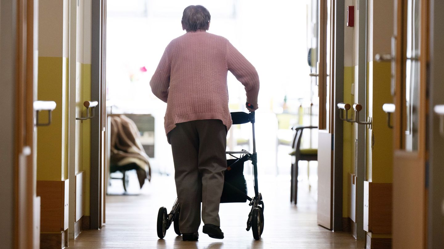 Eigenbeteiligung: Kosten für Pflege im Heim erneut deutlich gestiegen